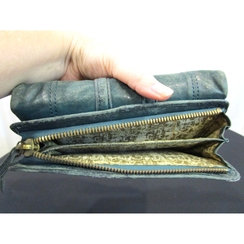 Hobo Distressed Green Leather Whipstitch Bifold Magnetic Clutch Wallet - Picture 9 of 9